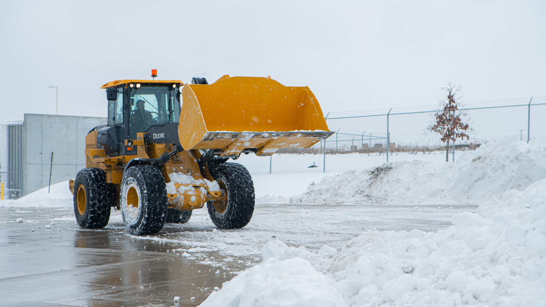 3 Reasons to Hire a Landscaping Company That Also Provides Snow Removal